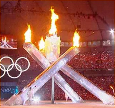 De vlam is ontstoken in het Olympisch stadion in Vancouver