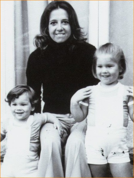 Prinses Máxima op 3-jarige leeftijd met haar broertje en moeder