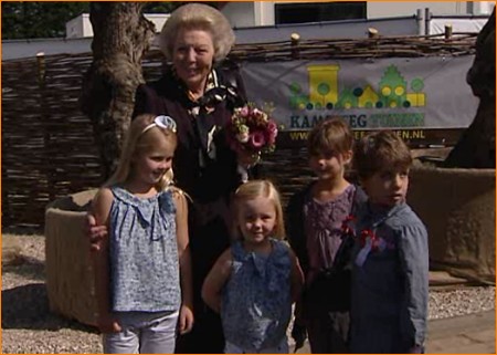Koningin Beatrix met Prinses Amalia en Prinses Ariane