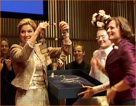 Prinses Máxima reikt de Prins Bernhard Cultuurfonds Prijs 2010 uit
