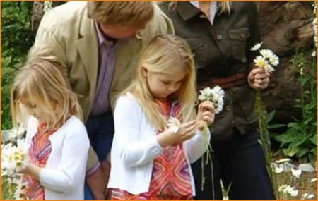 Prins Willem-Alexander met zijn twee oudste dochters