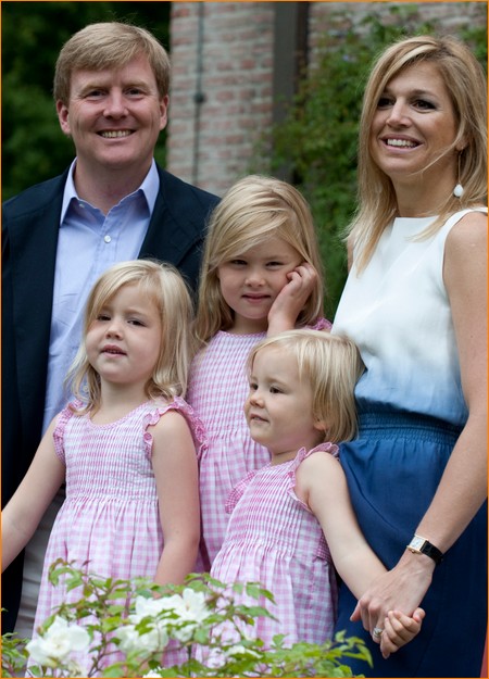 Het prinselijk gezin tijdens de fotosessie in Wassenaar